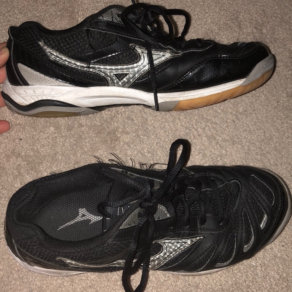 Indoor volleyball shoes